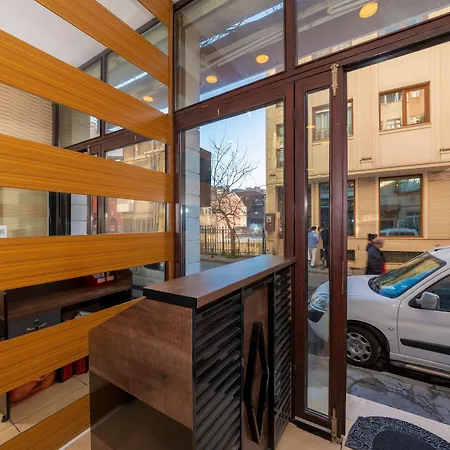 Ivy Cafe Hostel *