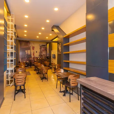 Hostel Ivy Cafe
