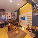 Hostel Ivy Cafe *