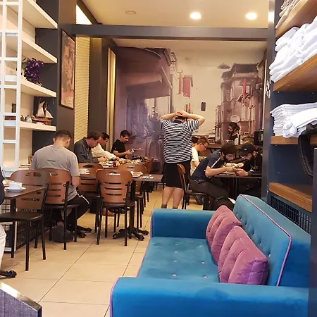 بيت شباب Ivy Cafe *