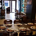 Hostel Ivy Cafe *